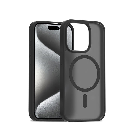 Fe'nomenal iPhone 15 Pro ColorShield Backcover met MagSafe - Zwart, hoesje op het toestel